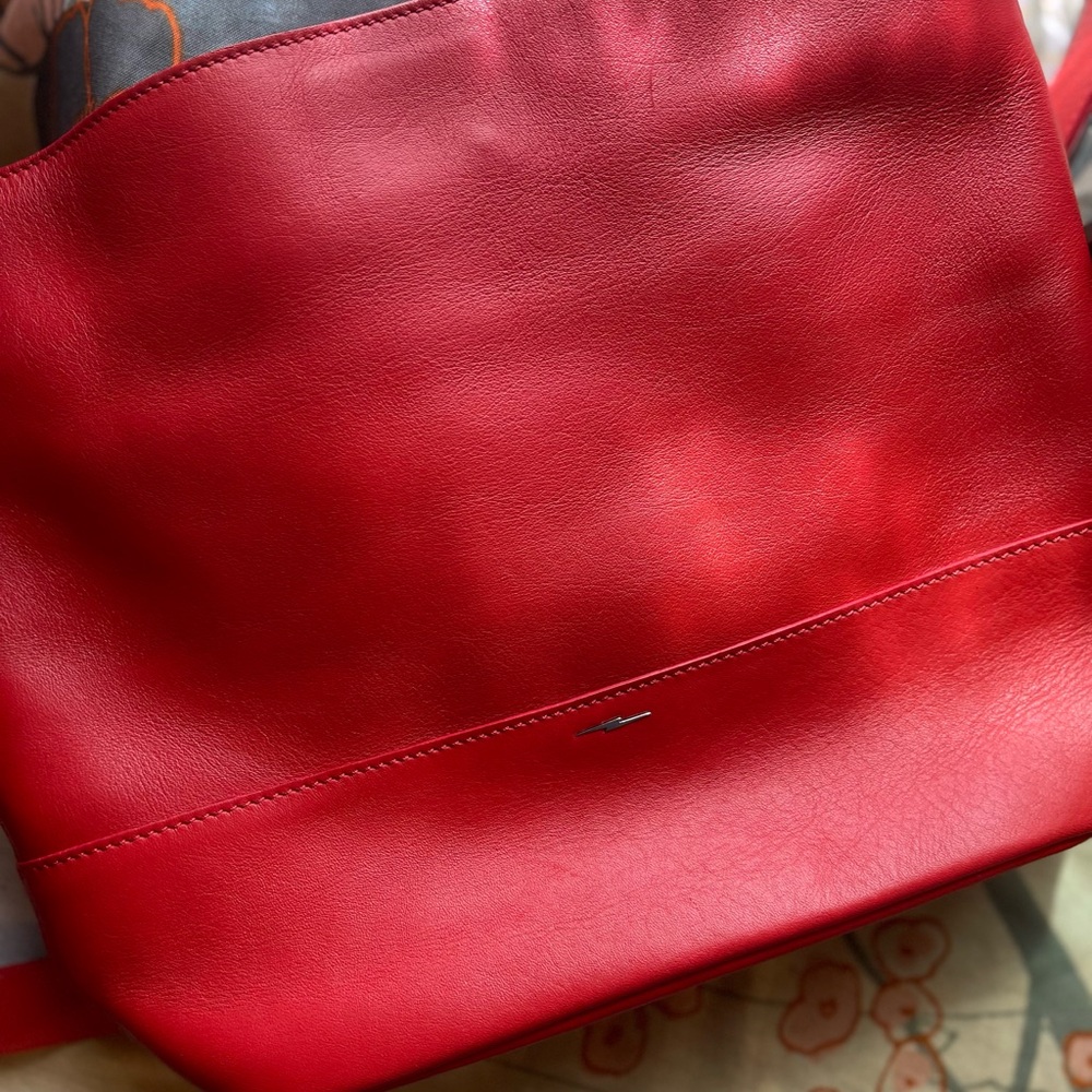 Shinola Detroit Red Leather
Shoulder Bag Made in USA Like New/Mint 595 MSRP